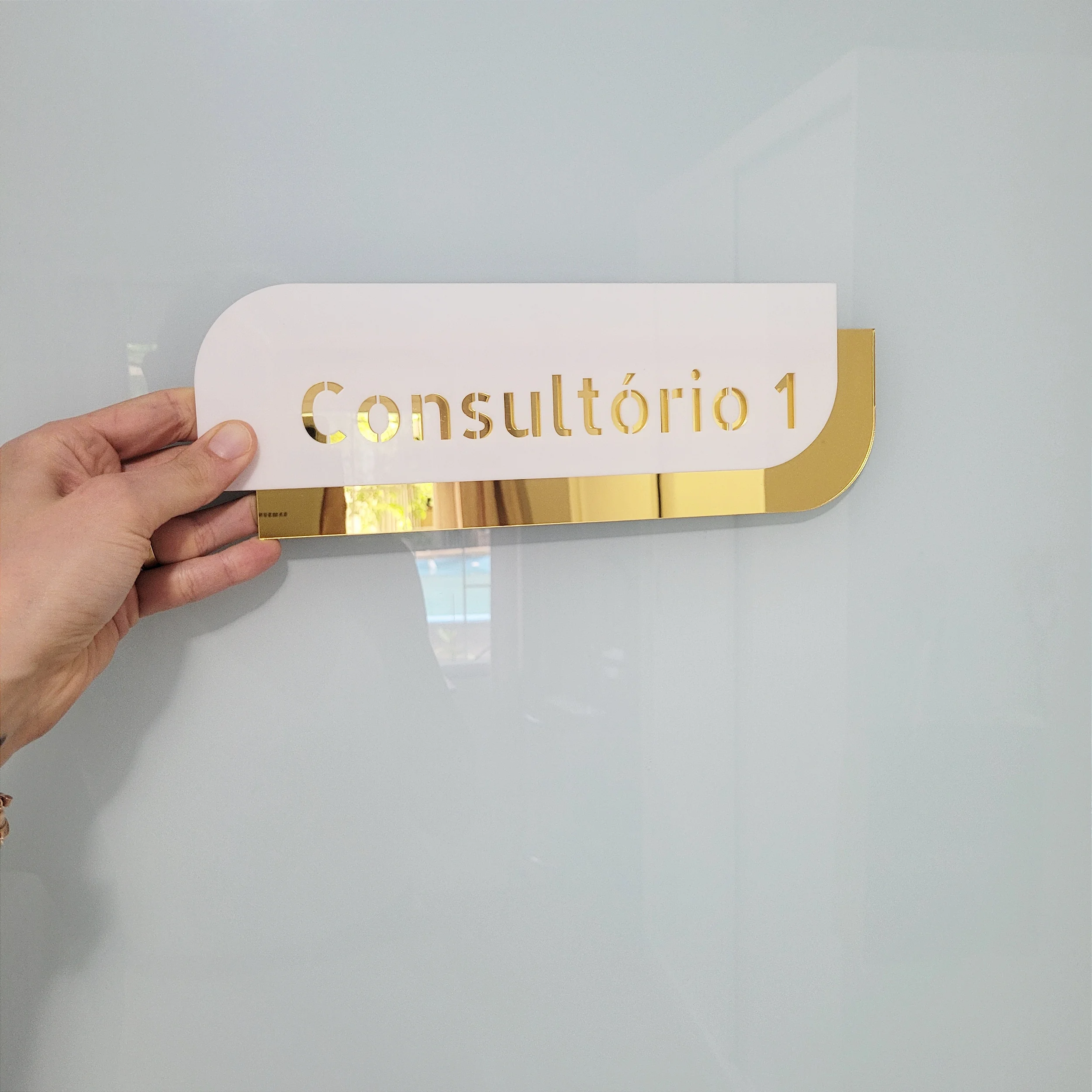 placas-para-porta-em-acrilico-branco-e-dourado-29x10cm-5-agf7mvil3z